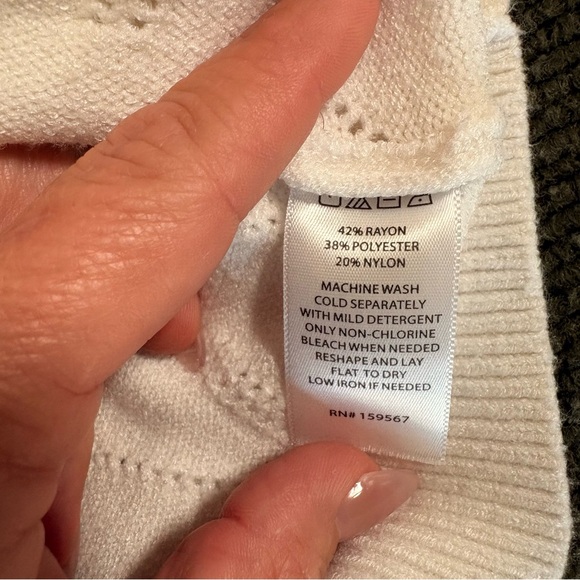 Willow & Wind Embroidered Cropped Sweater - Picture 9 of 9